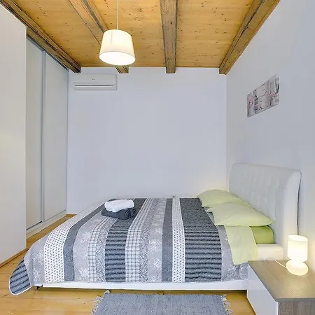 House Batelani *