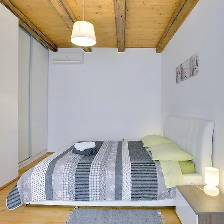 House Batelani *